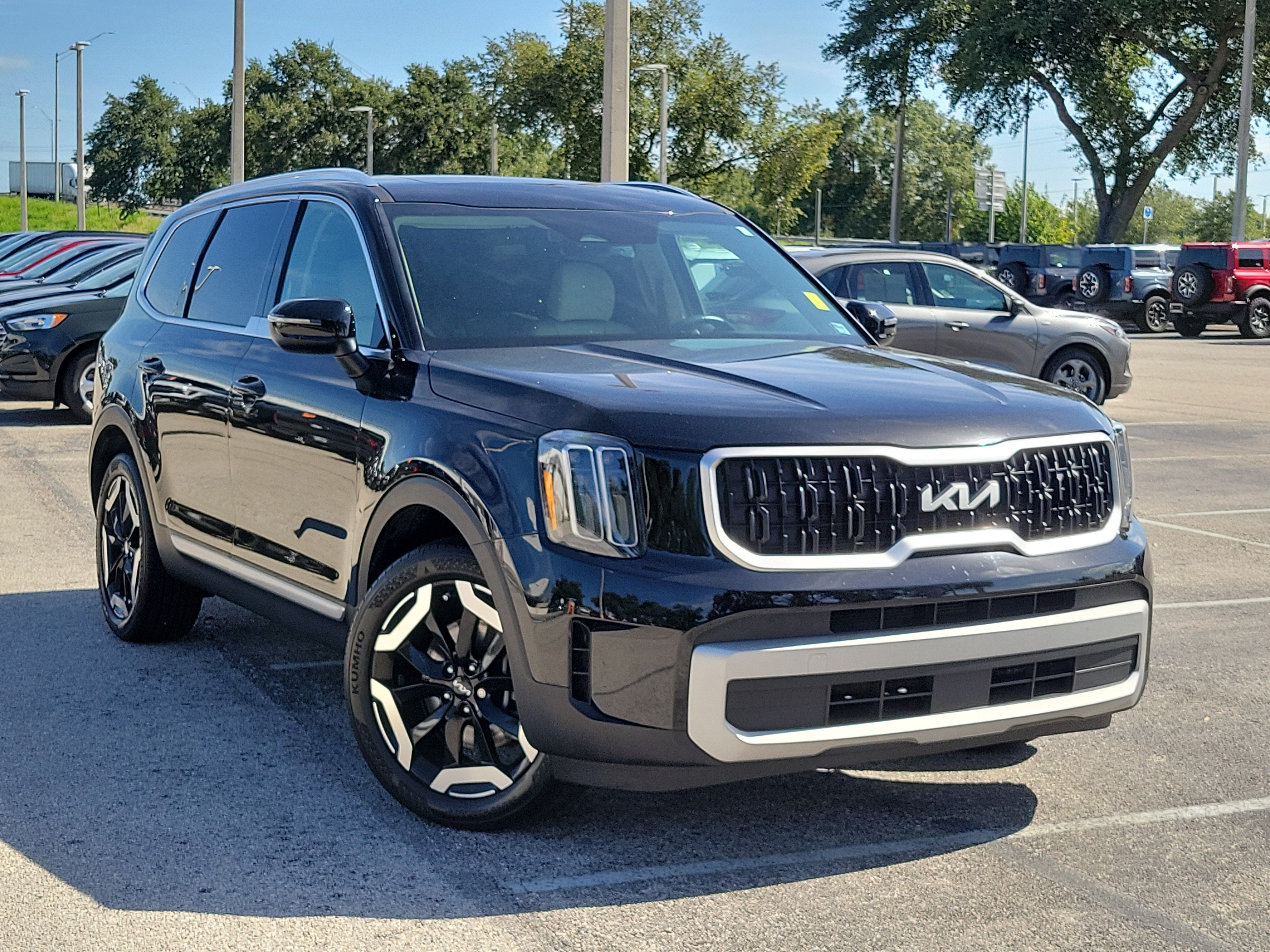 Used 2024 Kia Telluride EX w/ EX Captain's Chair Package