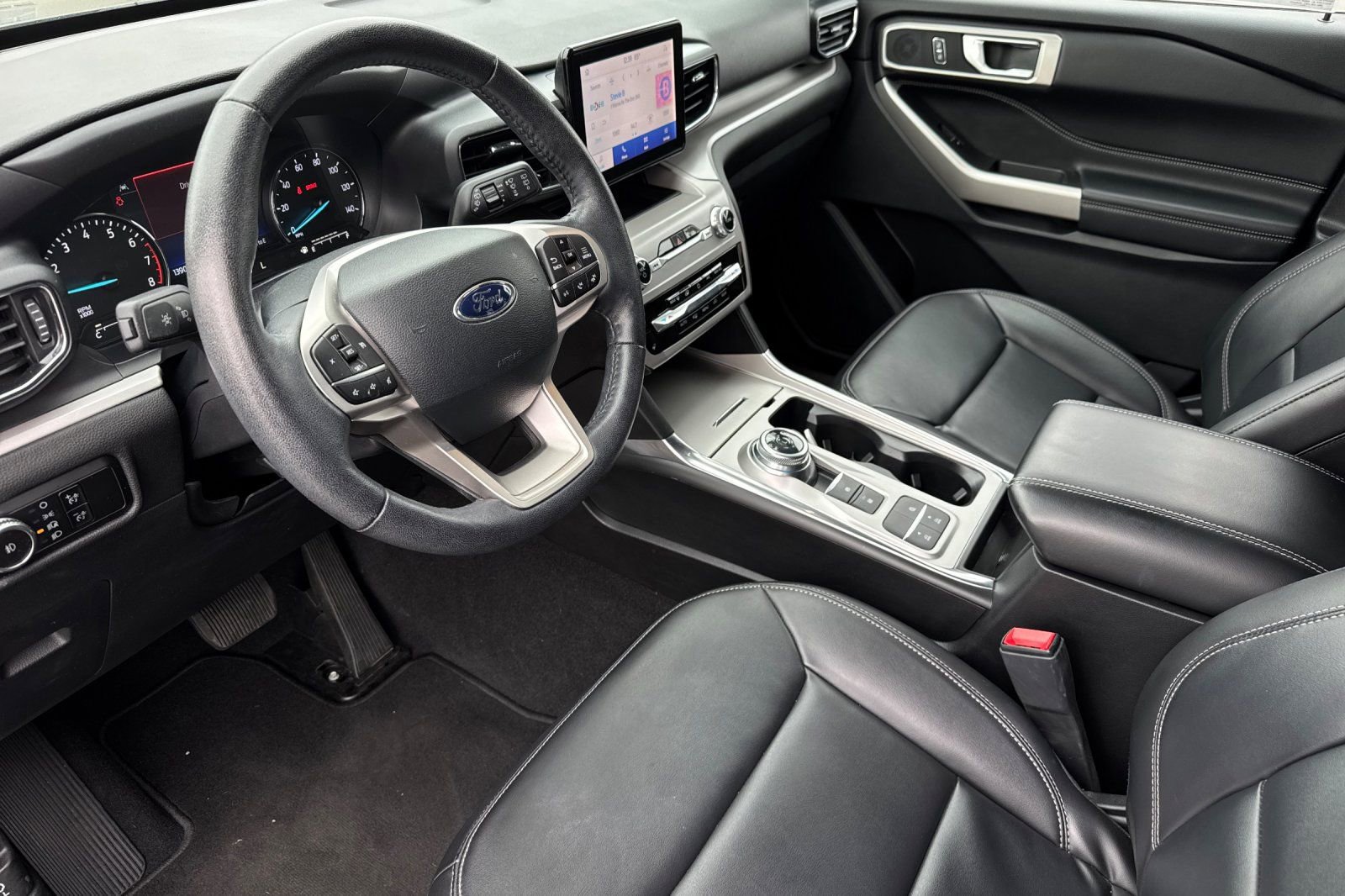 Certified 2023 Ford Explorer XLT w/ Equipment Group 202A image 10