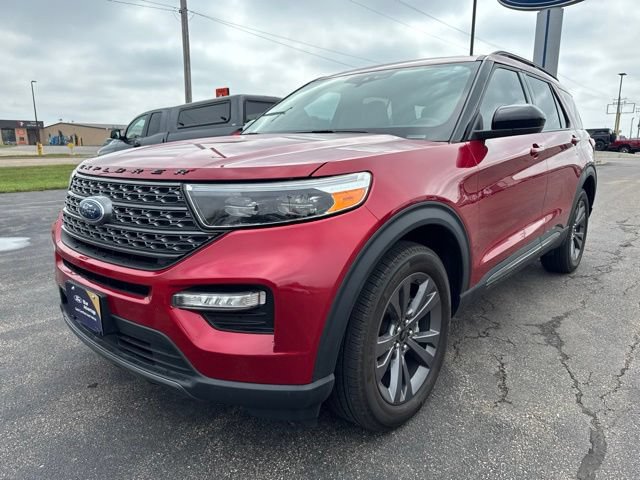 Certified 2024 Ford Explorer XLT w/ Equipment Group 202A AWD/4WD image 3