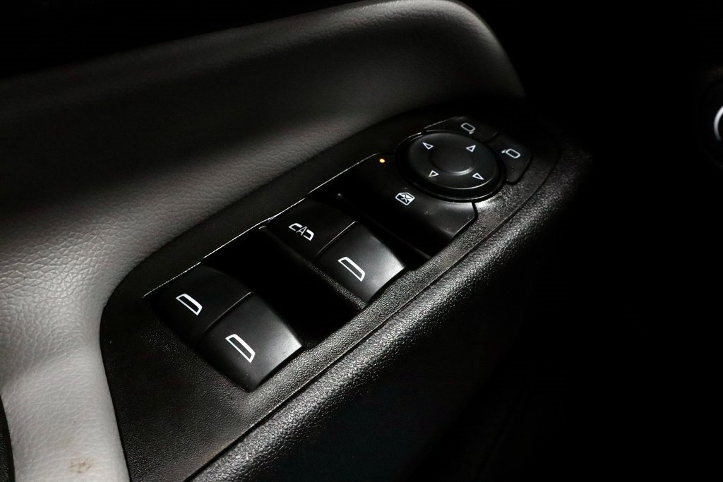 Used 2023 Chevrolet Equinox LS image 24