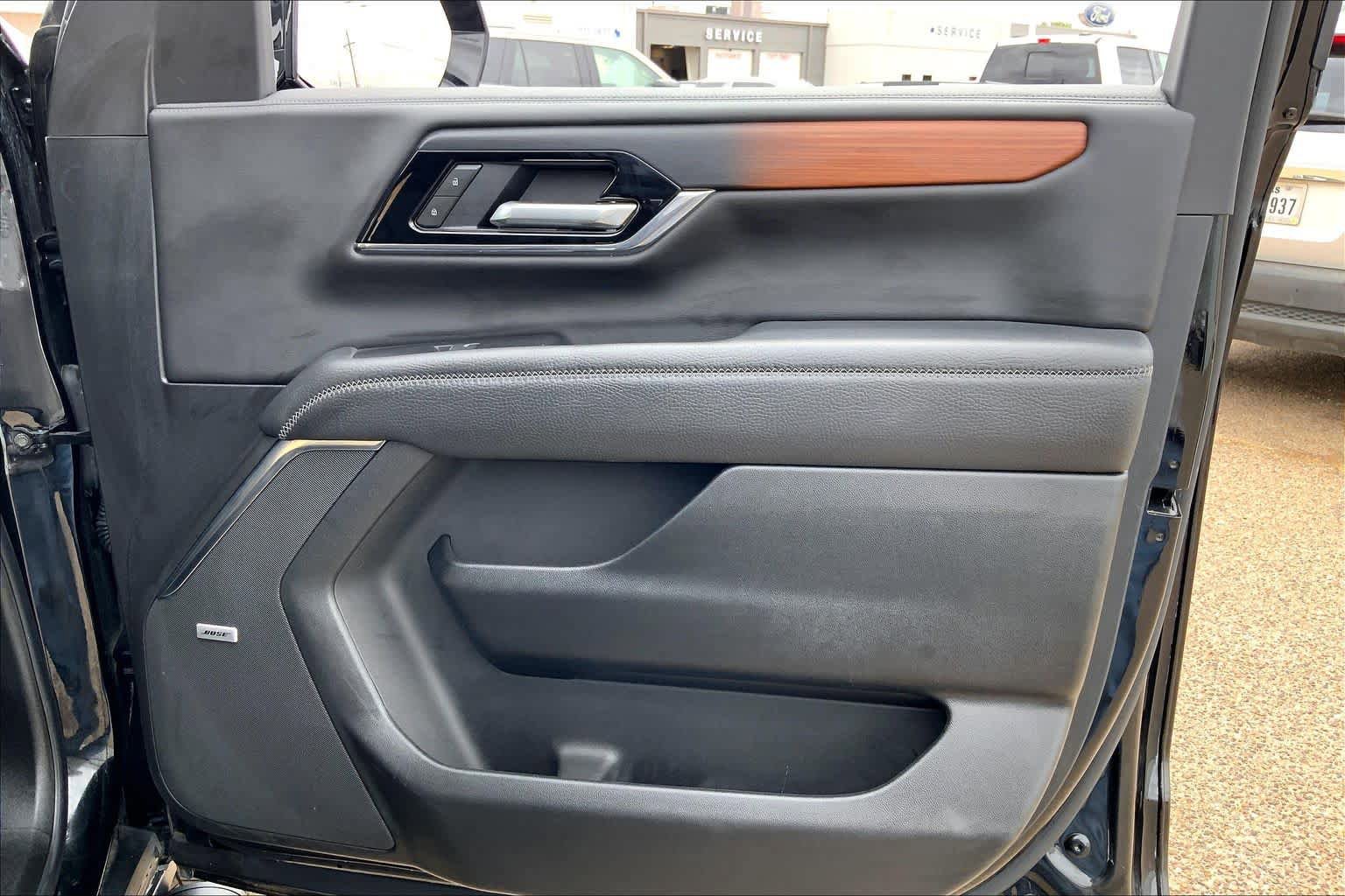 Used 2025 GMC Yukon XL Denali AWD/4WD image 23