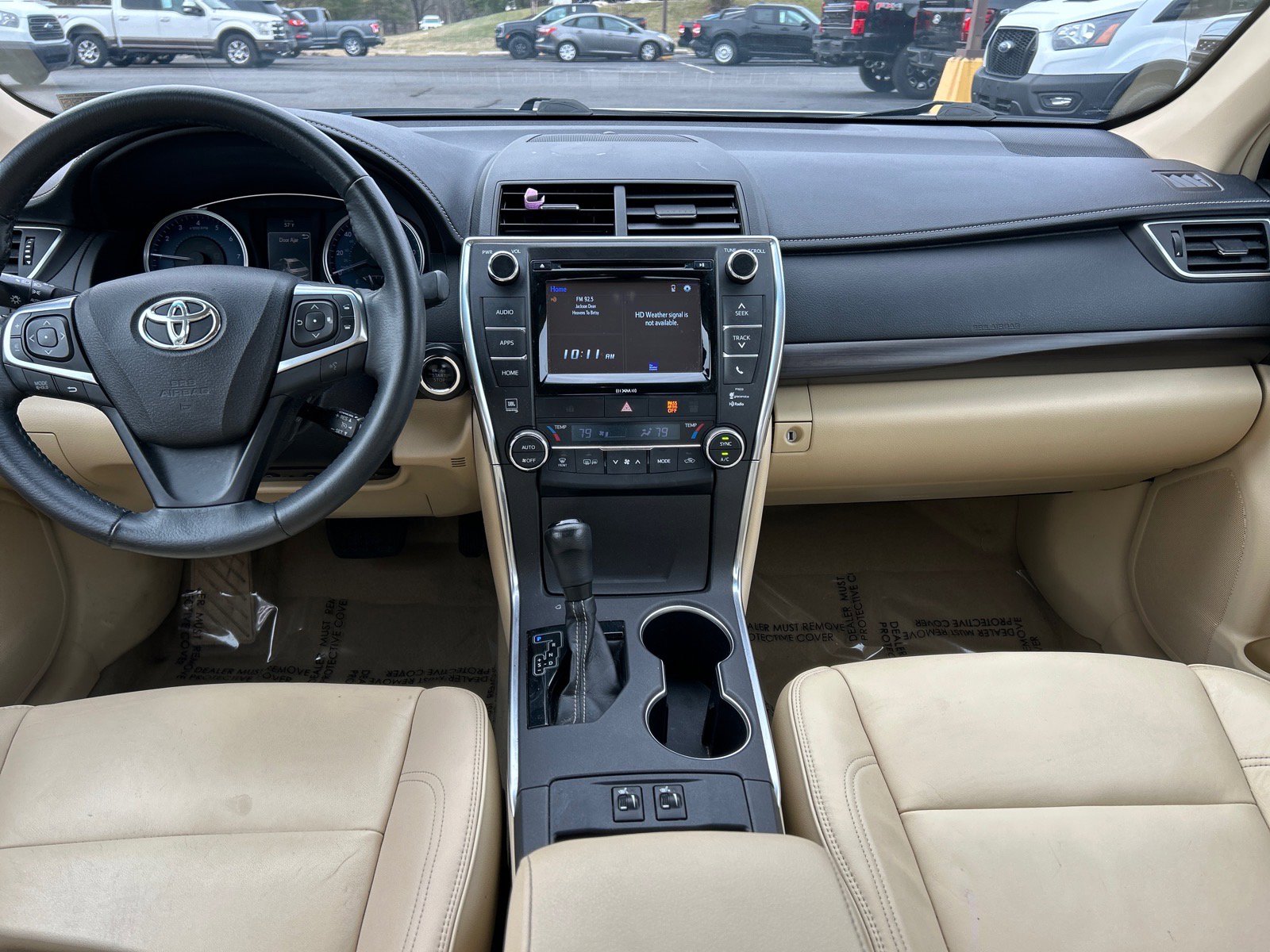 Used 2017 Toyota Camry XLE image 3