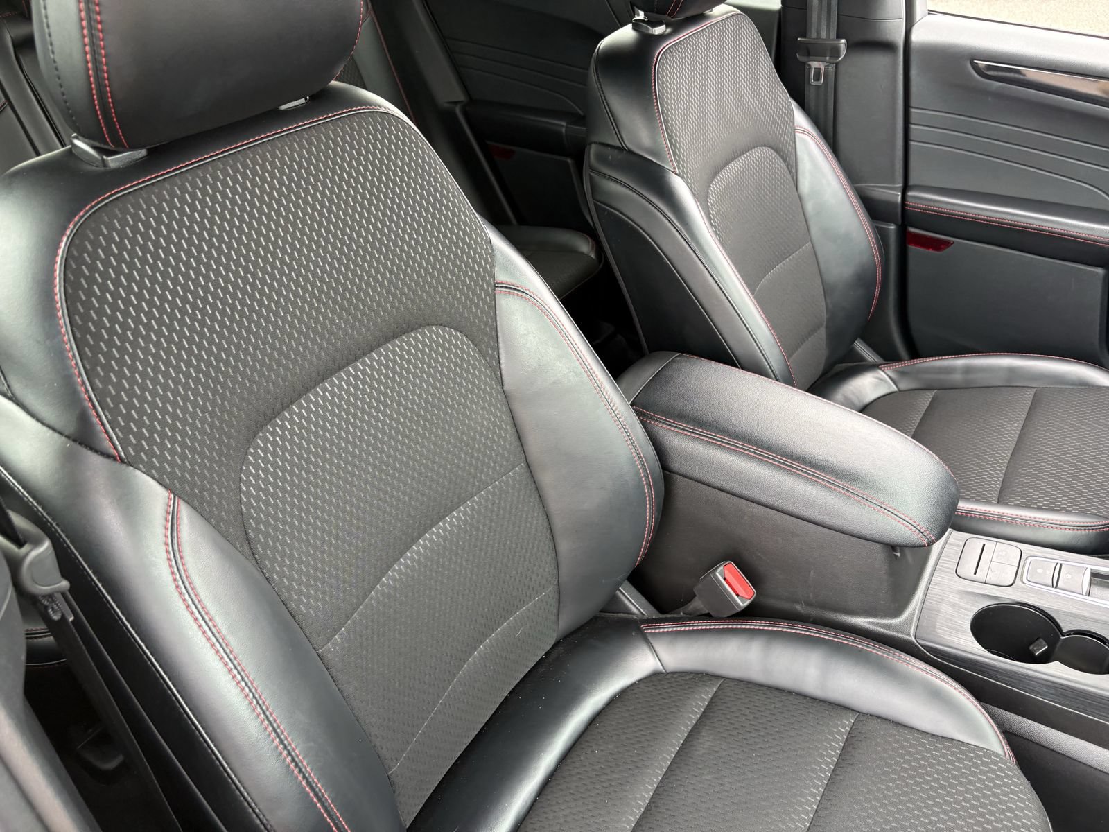 Certified 2025 Ford Escape ST-Line AWD/4WD image 12