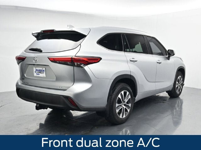 Used 2022 Toyota Highlander XLE AWD/4WD image 10