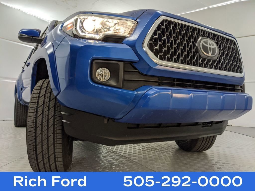 Used 2018 Toyota Tacoma TRD Sport image 28