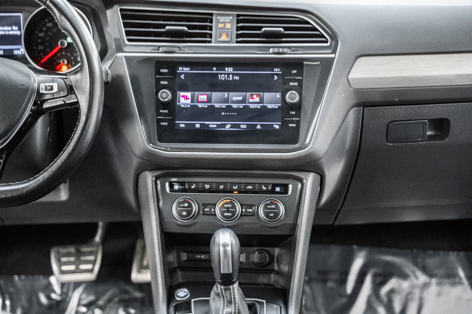 Used 2021 Volkswagen Tiguan SE R-Line image 22