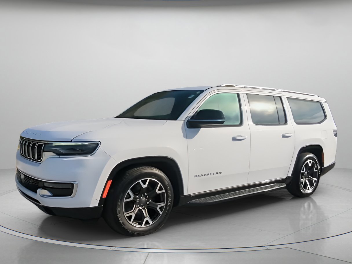 Used 2023 Jeep Wagoneer L Series III w/ Preferred Equipment Group image 4