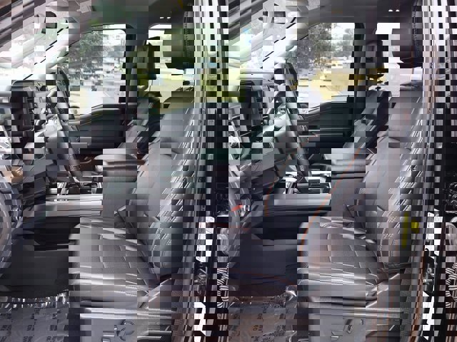 Certified 2025 Ford F350 Lariat w/ Chrome Package image 11