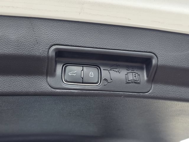 Certified 2022 Ford Explorer Limited RWD image 30