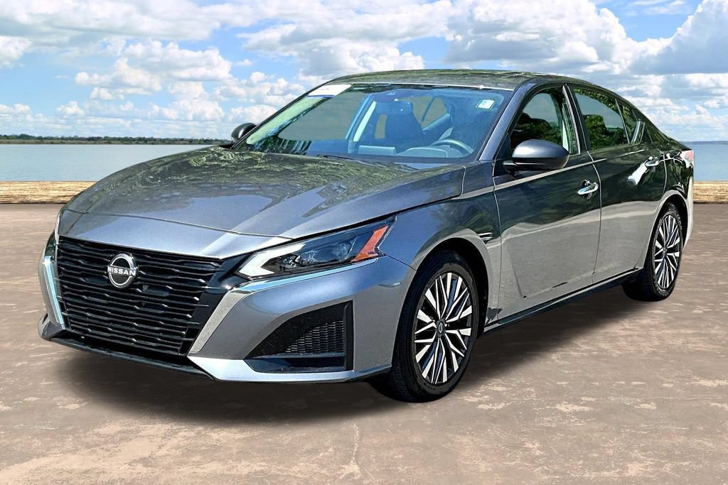 Used 2025 Nissan Altima 2.5 SV FWD image 4