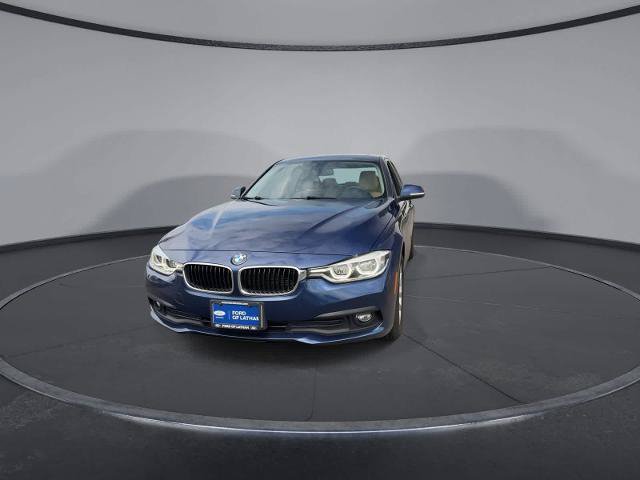 Used 2018 BMW 320i xDrive Sedan w/ Convenience Package AWD/4WD image 3