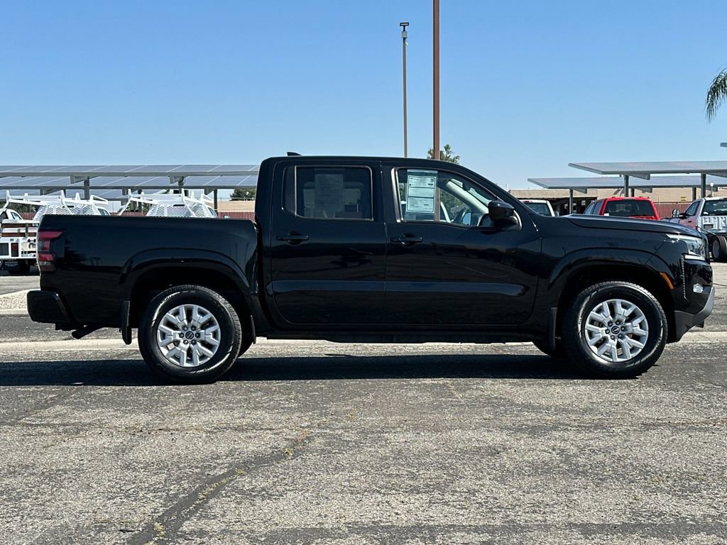 Used 2022 Nissan Frontier SV w/ SV Premium Package RWD image 2