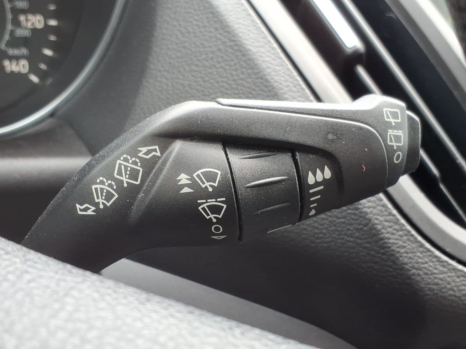 Certified 2019 Ford Escape SE FWD image 28