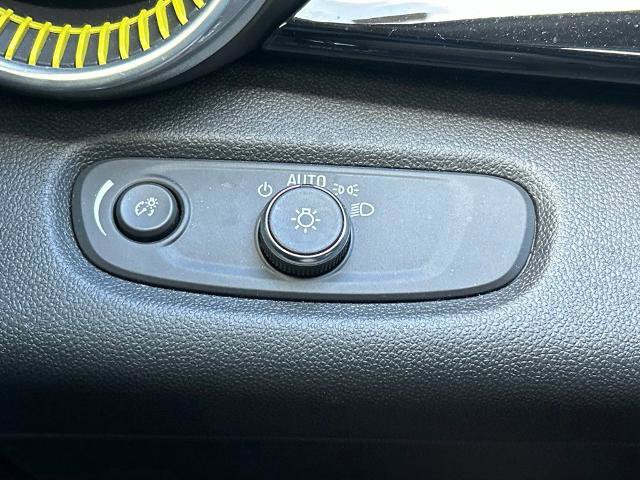 Used 2024 Chevrolet Trax ACTIV w/ Sunroof Package FWD image 29