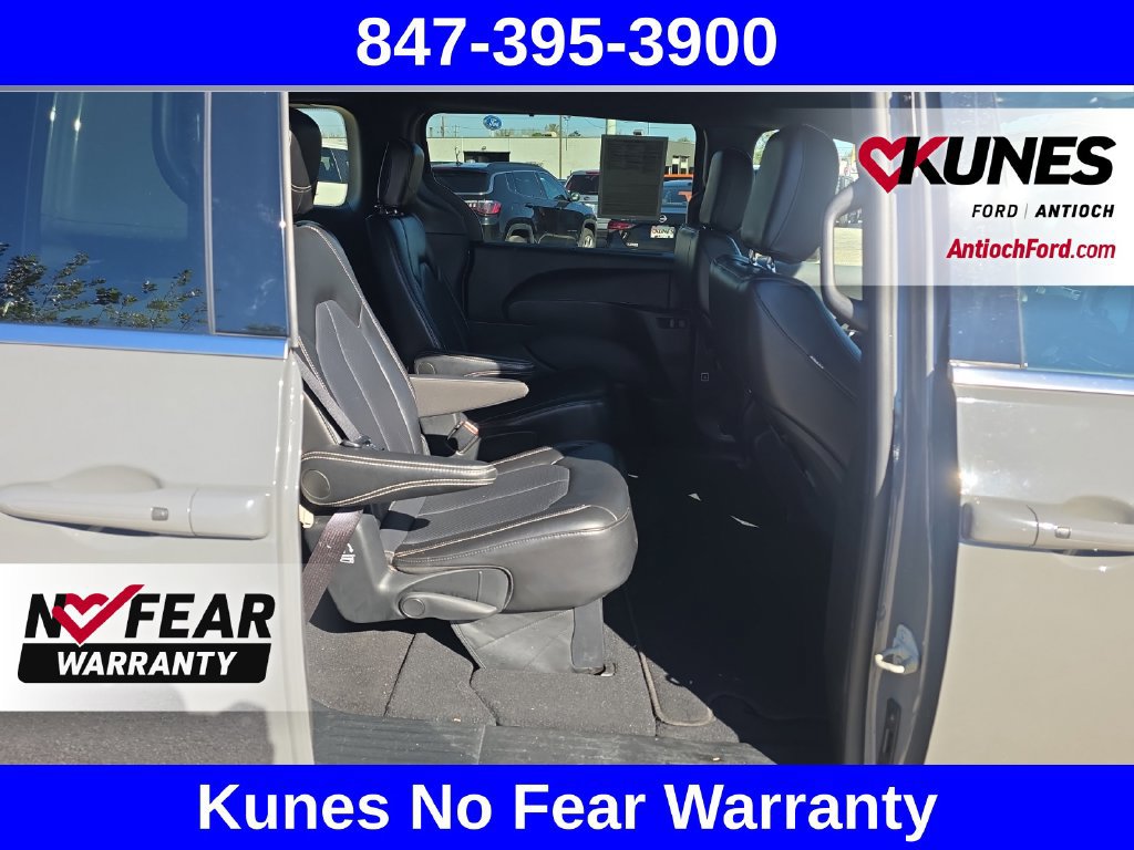 Used 2025 Chrysler Pacifica Select FWD image 40