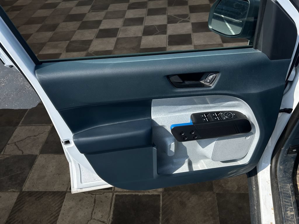 Certified 2025 Ford Maverick XLT FWD image 18