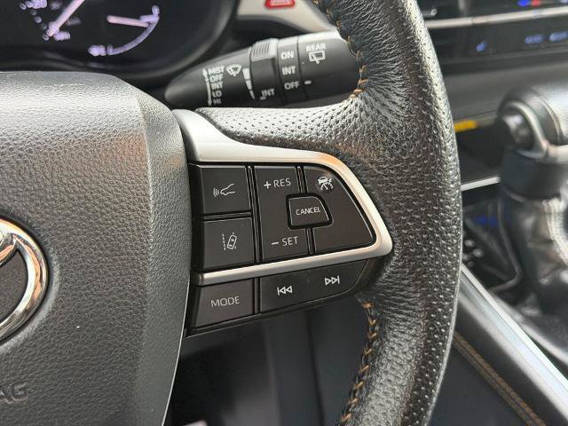 Used 2022 Toyota Sienna XLE Woodland Edition AWD/4WD image 17