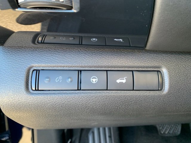 Used 2025 Nissan Pathfinder SV image 17