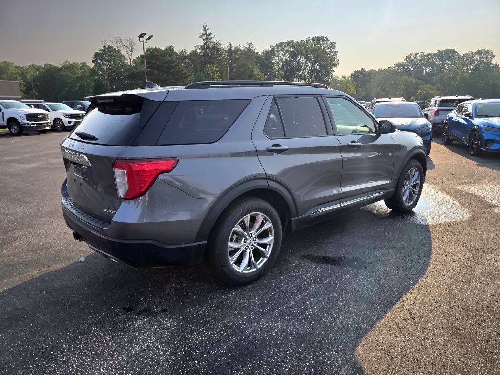 Certified 2023 Ford Explorer XLT w/ Equipment Group 202A AWD/4WD image 5