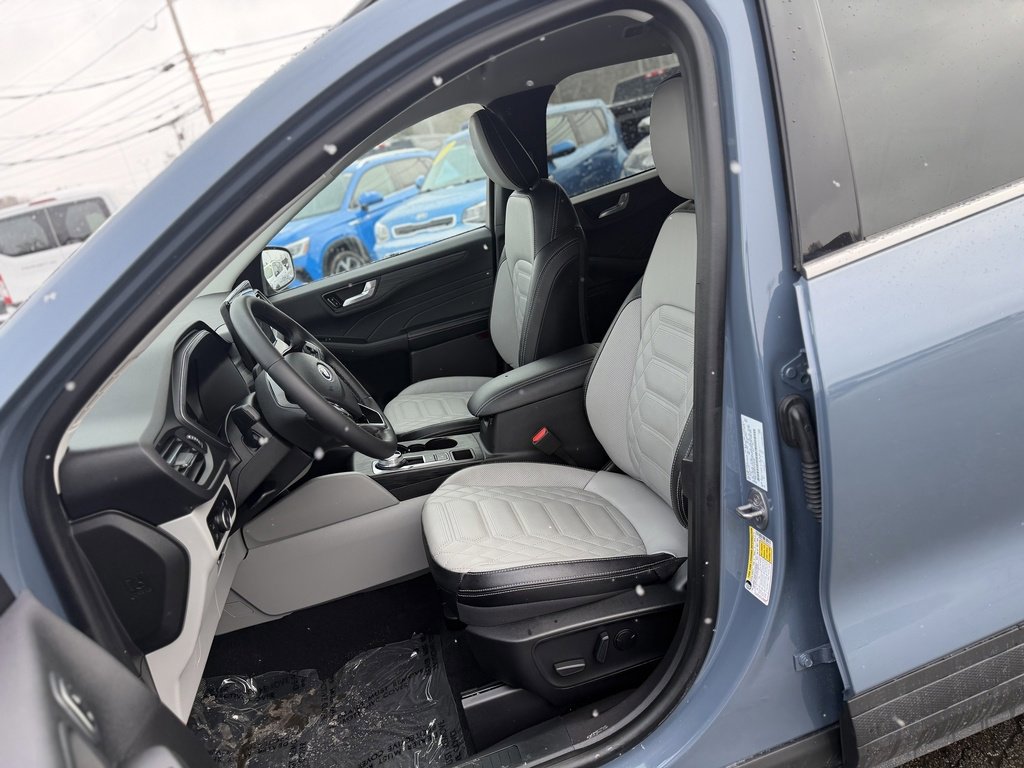 Certified 2023 Ford Escape Platinum w/ Premium Technology Package image 13