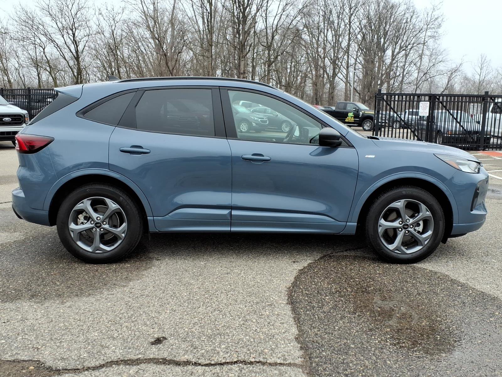 Certified 2024 Ford Escape ST-Line w/ Tech Pack #1 AWD/4WD image 9