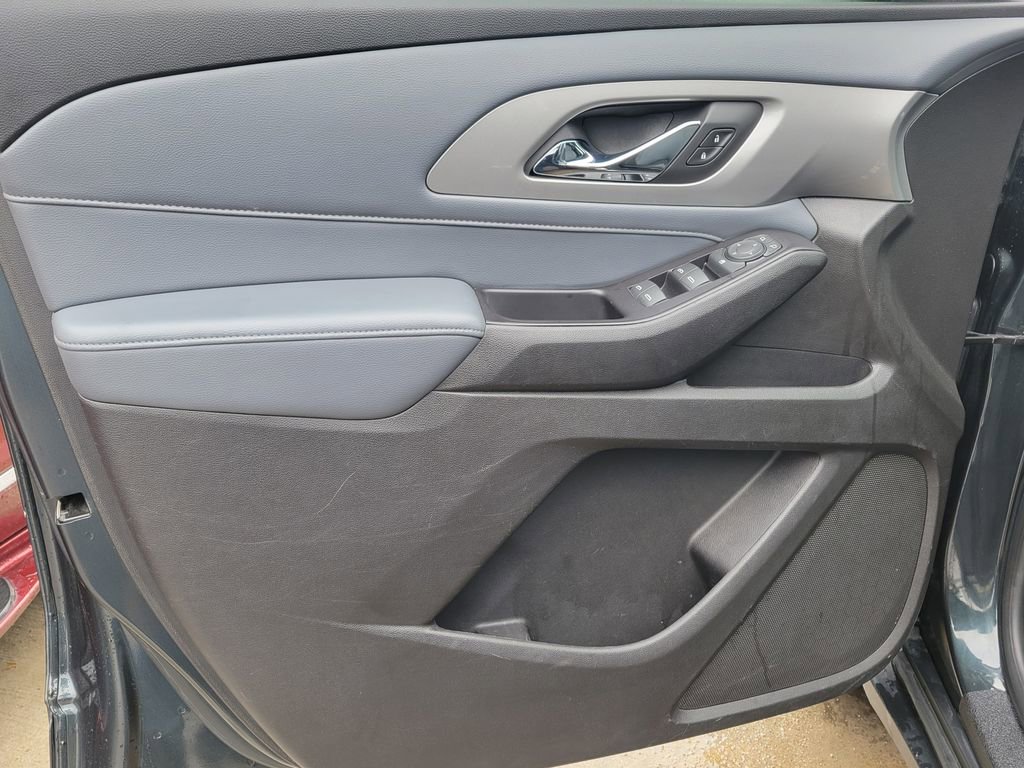 Used 2018 Chevrolet Traverse LT image 17