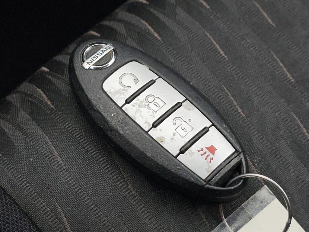 Used 2017 Nissan Rogue SV image 31