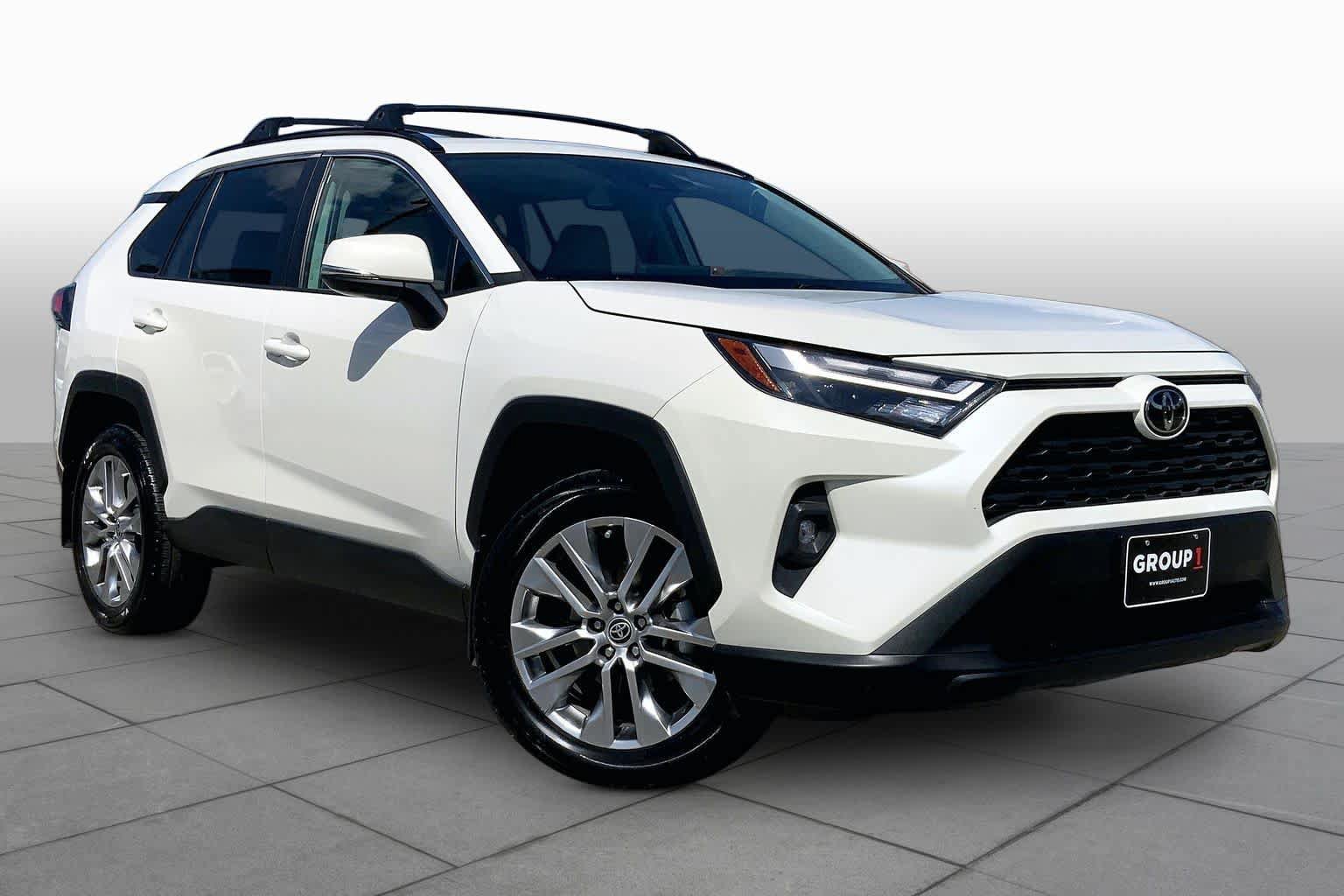 Used 2022 Toyota RAV4 XLE Premium FWD image 3