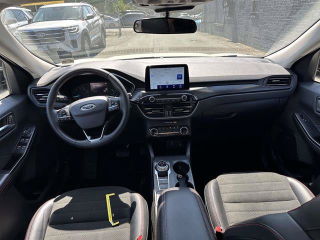 Certified 2022 Ford Escape SEL w/ SEL Stealth AWD Package image 39