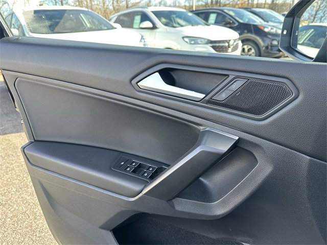 Used 2021 Volkswagen Tiguan SE image 30