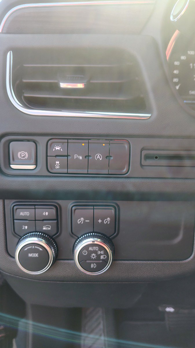 Used 2023 GMC Yukon SLT AWD/4WD image 37