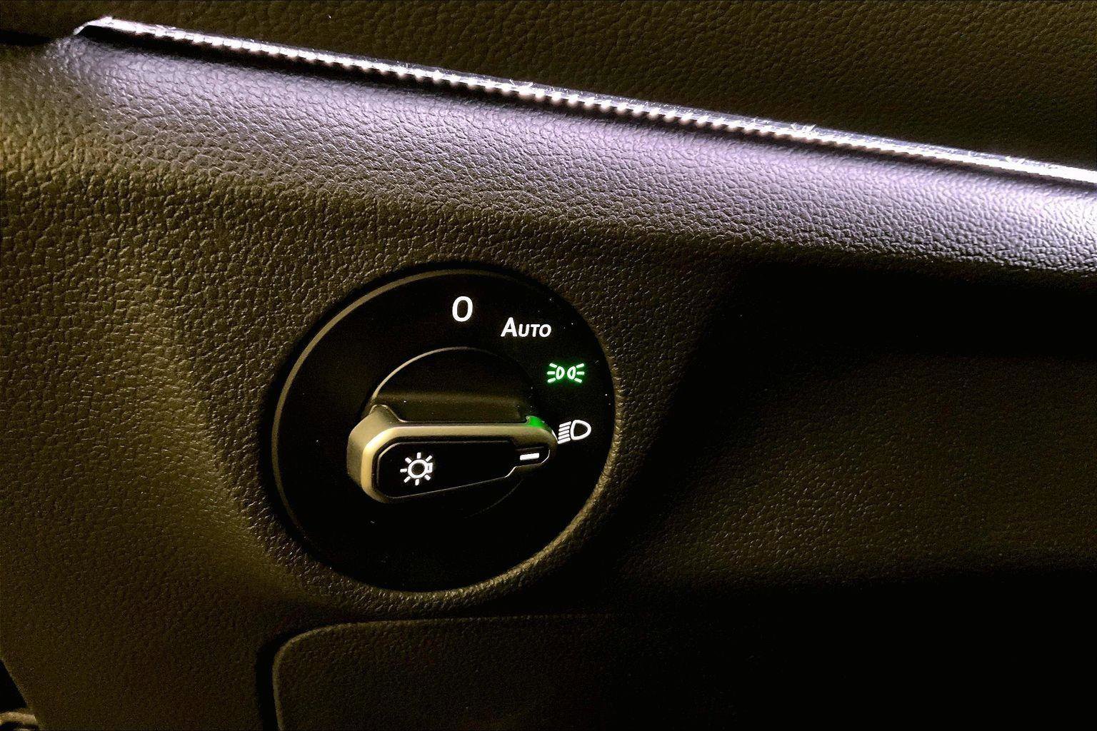 Used 2025 Volkswagen Jetta SEL image 30