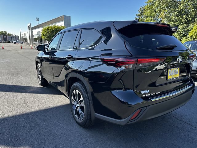 Used 2024 Toyota Highlander XLE AWD/4WD image 7