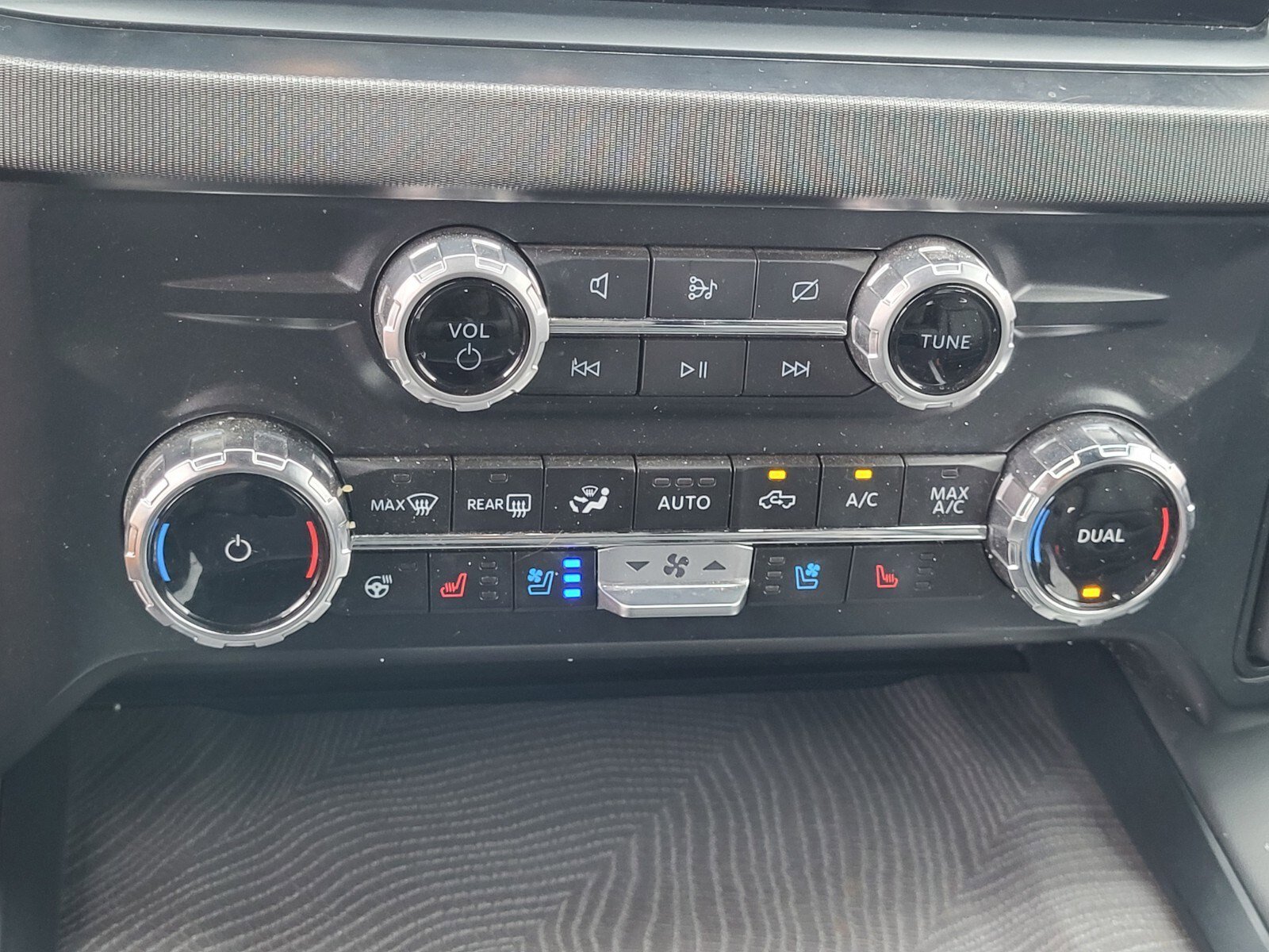 Certified 2024 Ford F250 Platinum AWD/4WD image 22