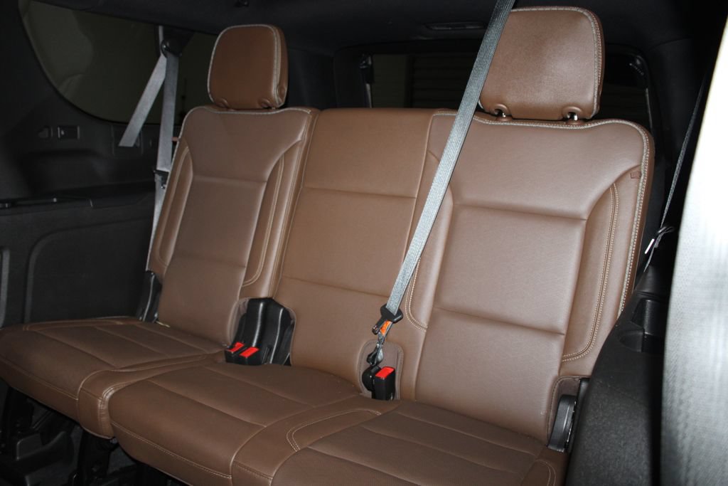 Used 2021 Chevrolet Suburban High Country RWD image 28