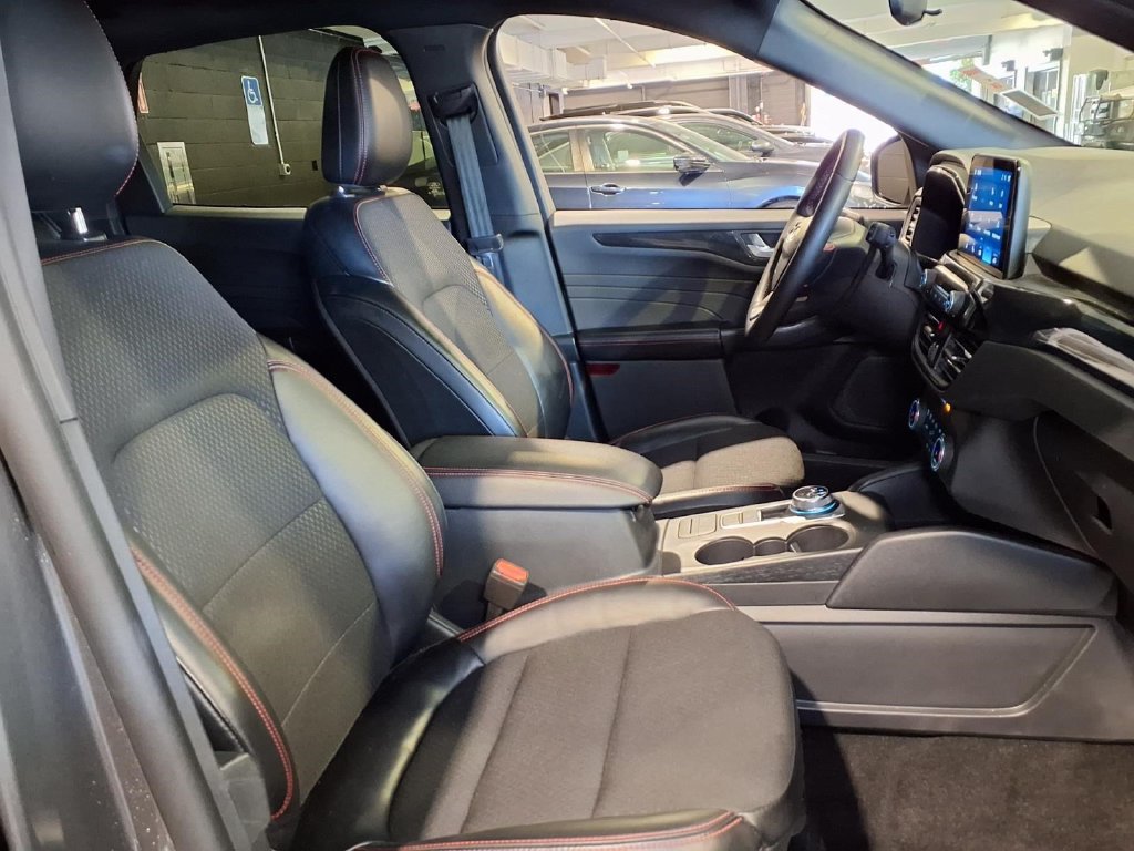 Certified 2025 Ford Escape ST-Line FWD image 28