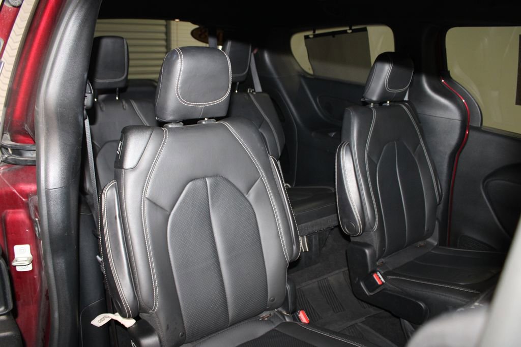 Used 2018 Chrysler Pacifica Touring-L w/ Premium Audio Group FWD image 31