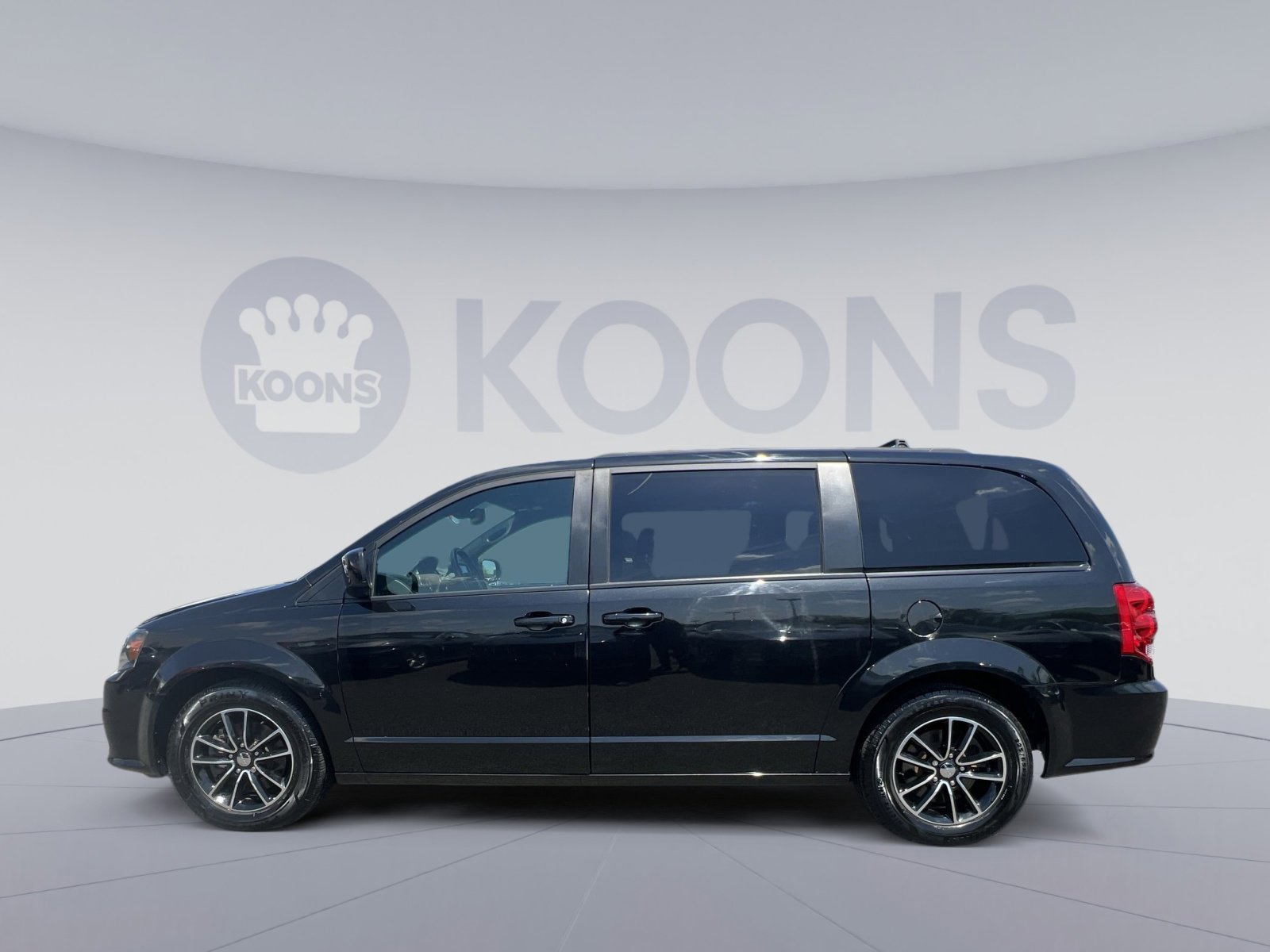 Used 2019 Dodge Grand Caravan SE FWD image 7