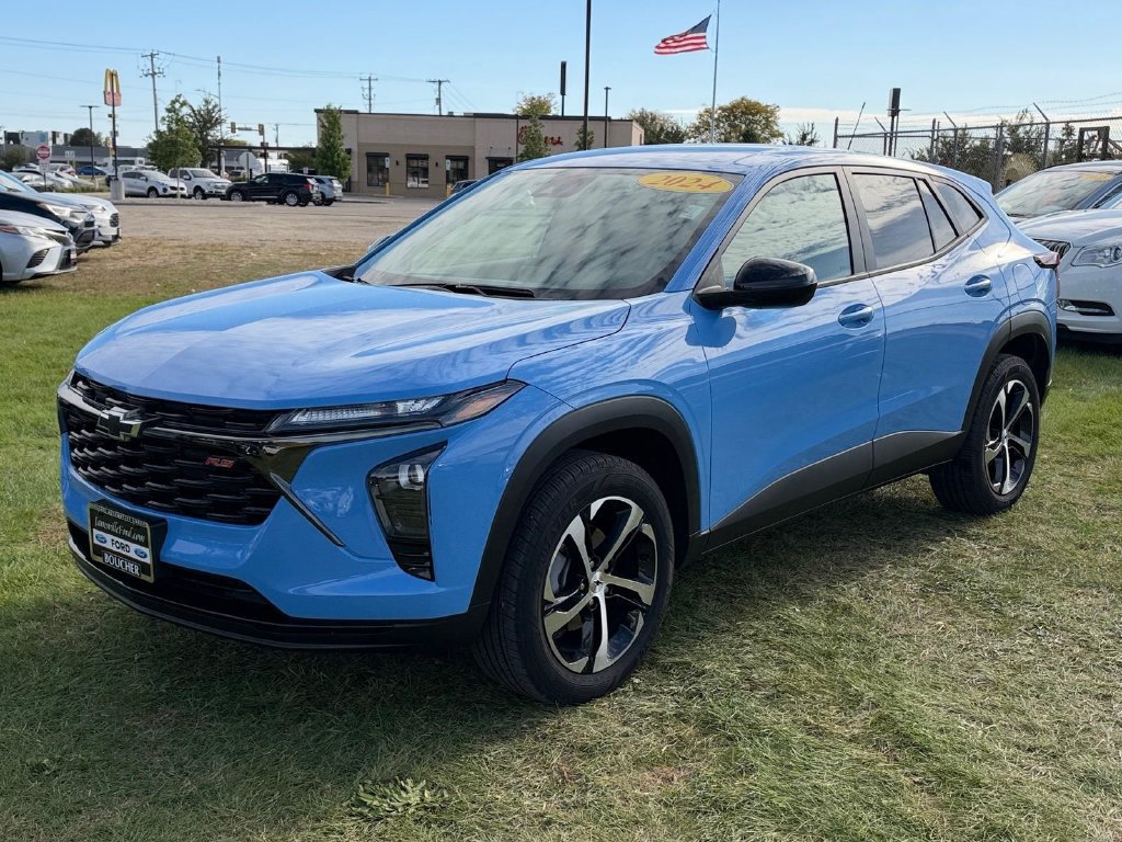 Used 2024 Chevrolet Trax RS w/ Driver Confidence Package FWD image 2