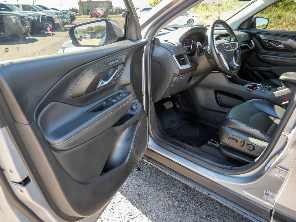 Used 2023 GMC Terrain SLT AWD/4WD image 30