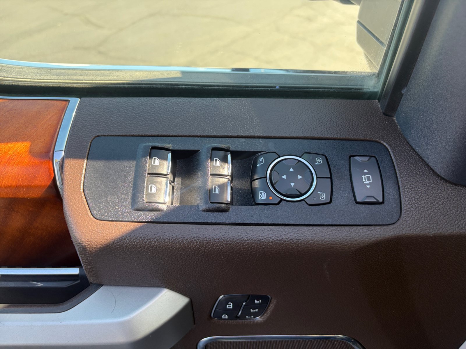 Certified 2022 Ford F350 King Ranch w/ King Ranch Ultimate Package AWD/4WD image 23