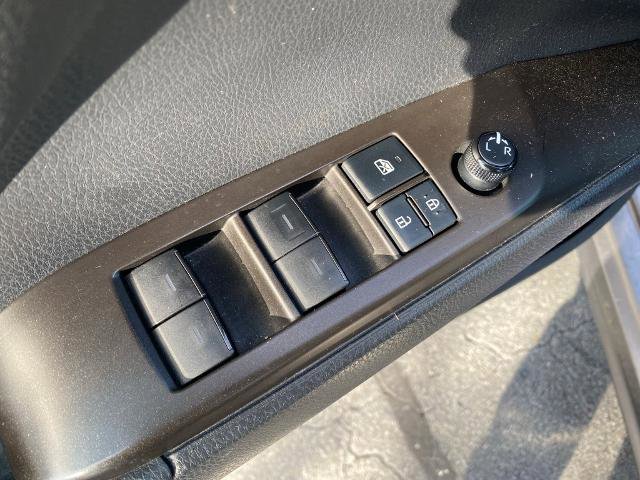 Used 2021 Toyota Camry SE image 12