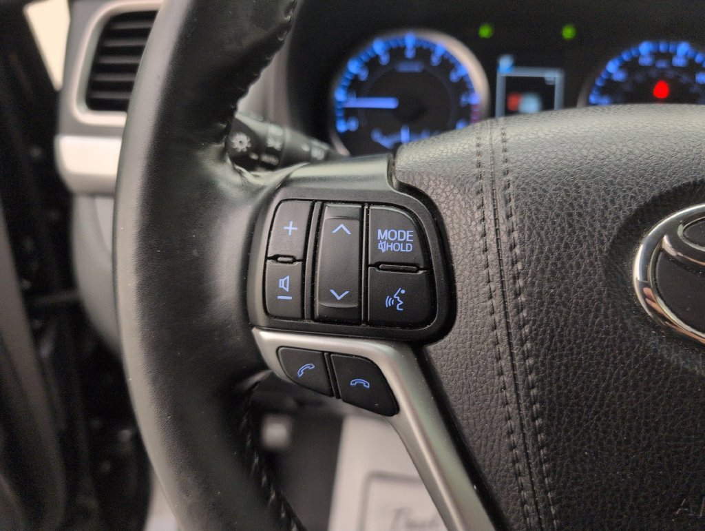 Used 2019 Toyota Highlander Plus FWD image 36