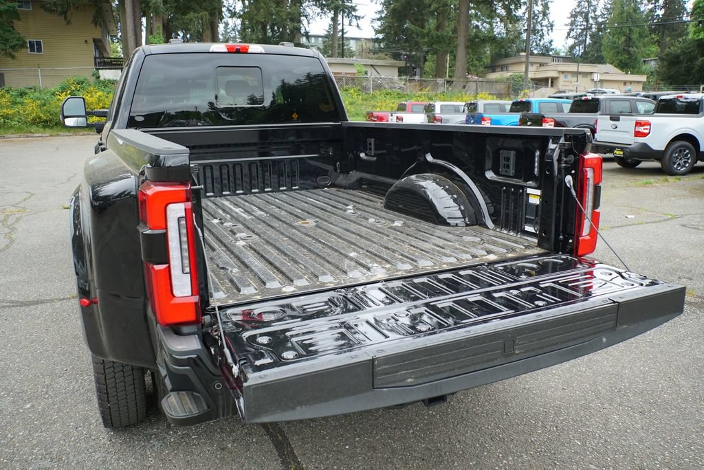 Certified 2025 Ford F450 Platinum w/ FX4 Off-Road Package AWD/4WD image 29