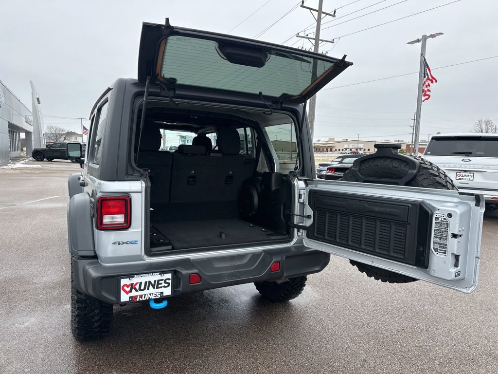 Used 2023 Jeep Wrangler Unlimited image 11