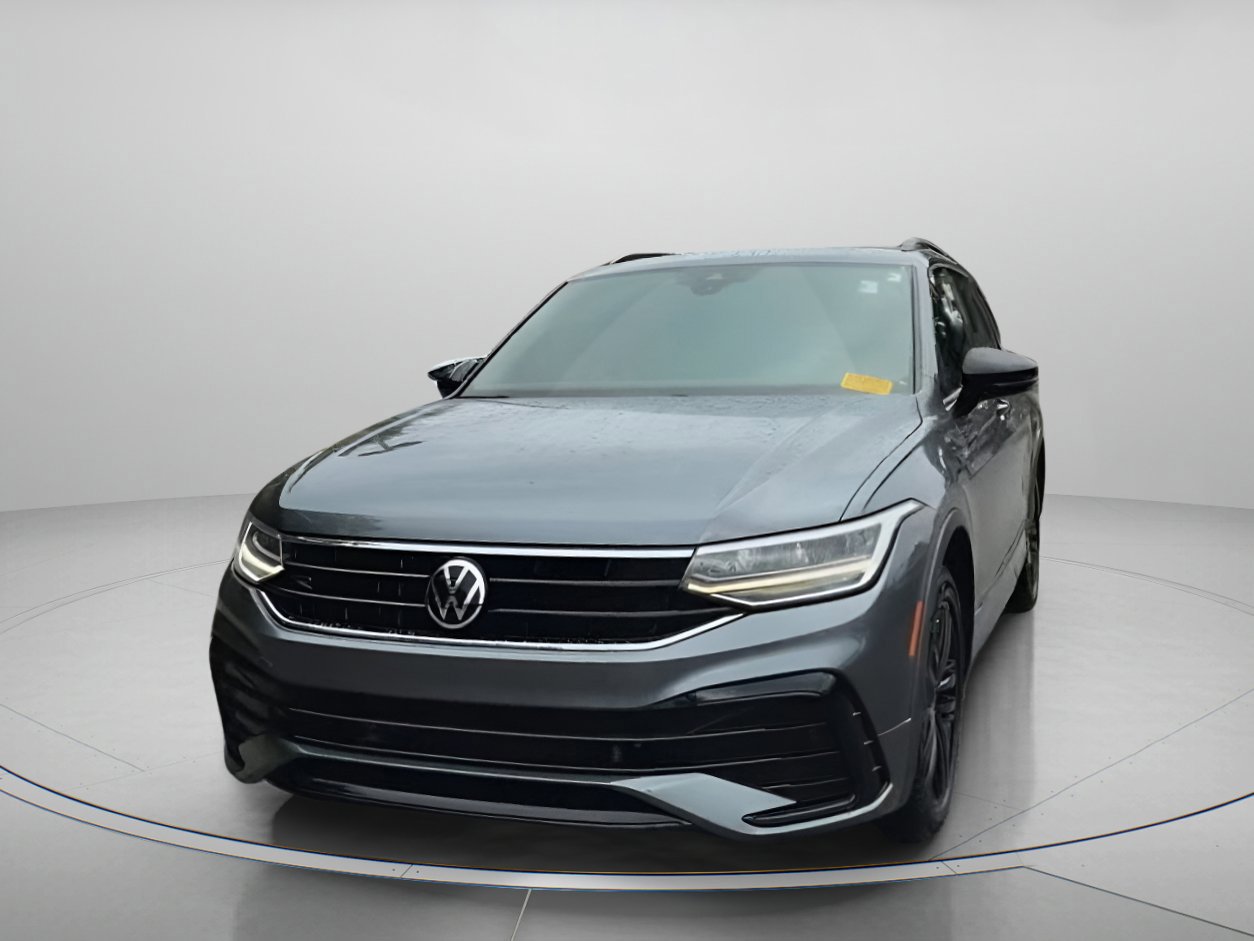 Used 2022 Volkswagen Tiguan SE R-Line image 2