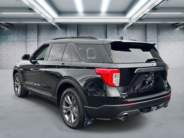 Certified 2023 Ford Explorer XLT w/ Equipment Group 202A image 3