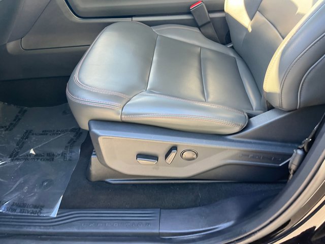 Certified 2025 Ford Expedition Active image 16