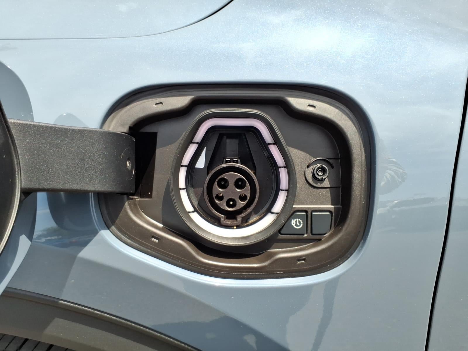 Certified 2024 Ford Escape SE w/ PHEV Premium Package FWD image 29