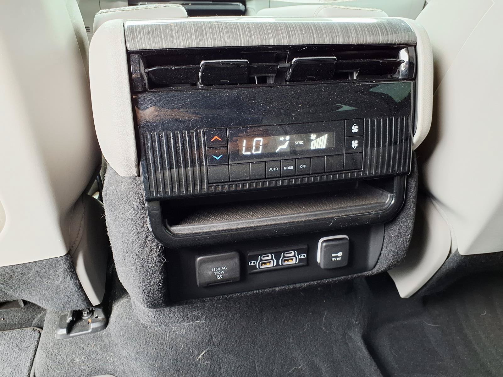 Used 2022 Jeep Wagoneer Series II AWD/4WD image 18